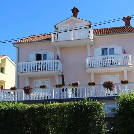 Apartament In 19 *