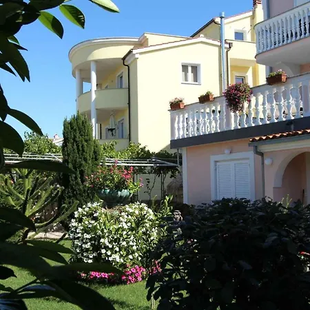 Apartament In 19