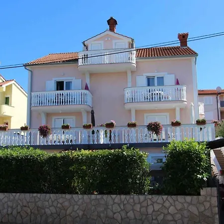 Apartment In 19 Malinska