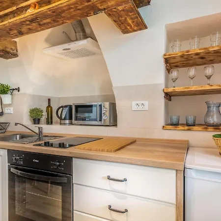 Apartament In 19 *