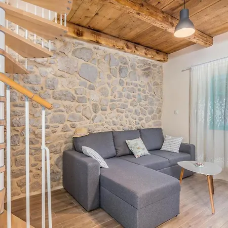 In 19 Apartament